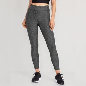 NWOT Old Navy Extra High-Waisted Cloud+ 7/8 Legging